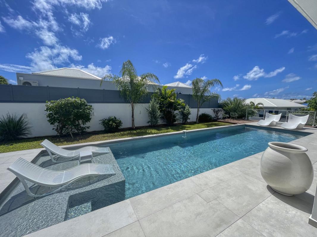 8 Location villa piscine accès plage Saint François Guadeloupe_piscine